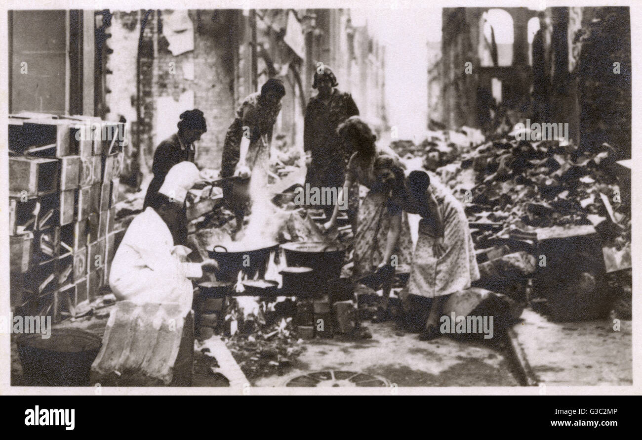 WW2 - His restaurant and kitchen destroyed by German bombing, a Chef continues to cook al fresco in a bombed-out street - Blitz, London.     Date: circa 1941 Stock Photo