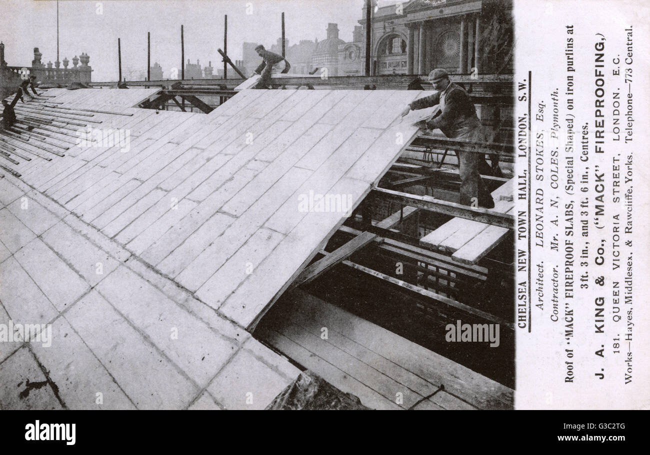 Installing Fireproof slabs on the roof of Chelsea Town Hall Stock Photo
