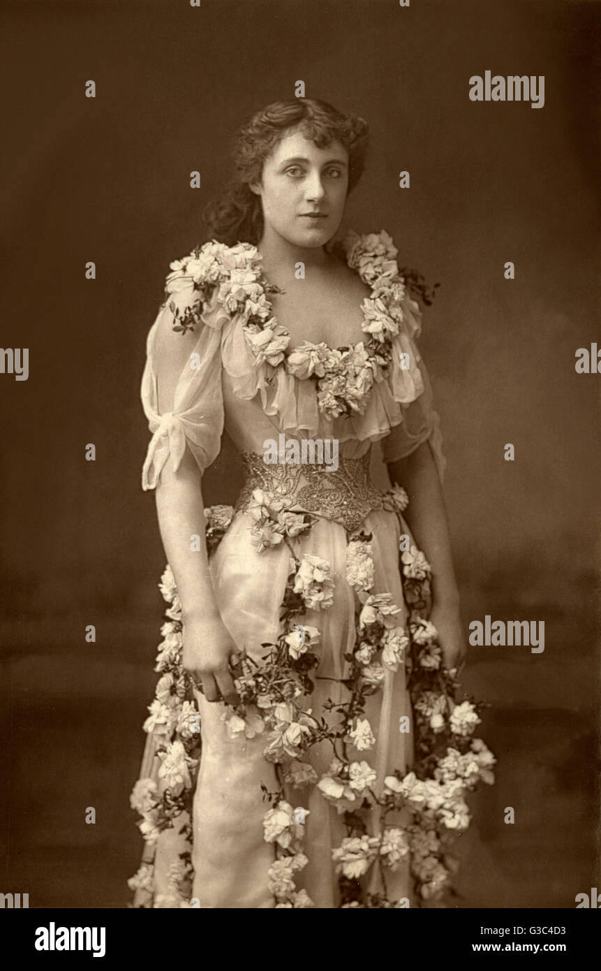 Julia Neilson (1868-1957), English actress, wife of Fred Terry, best known for her numerous performances as Lady Blakeney in &quot;The Scarlet Pimpernel&quot; and for her roles in many tragedies and historical romances. Here she poses as Drusilla Ives in Stock Photo