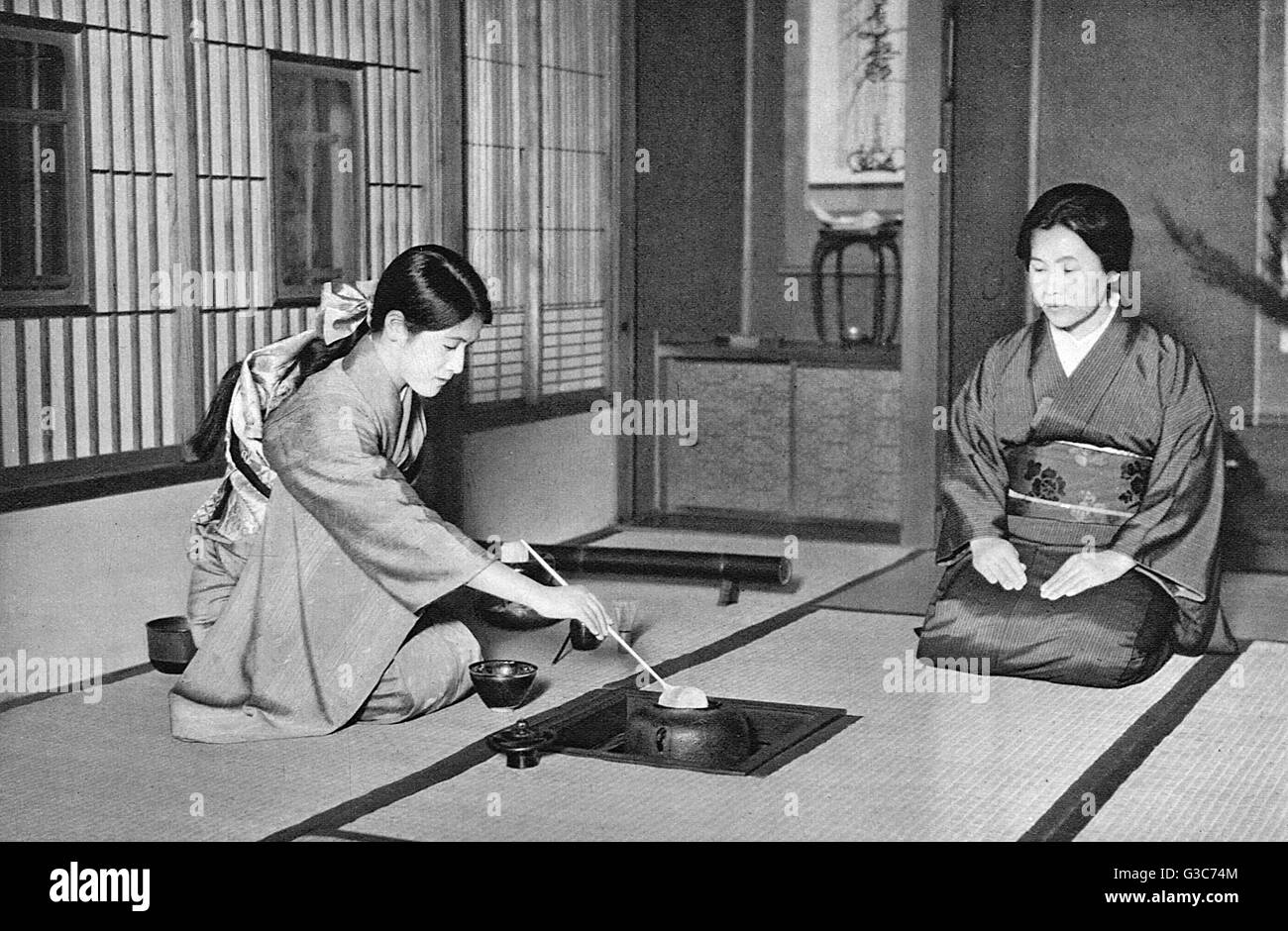 Japanese Tea Ceremony Girl High Resolution Stock Photography and Images