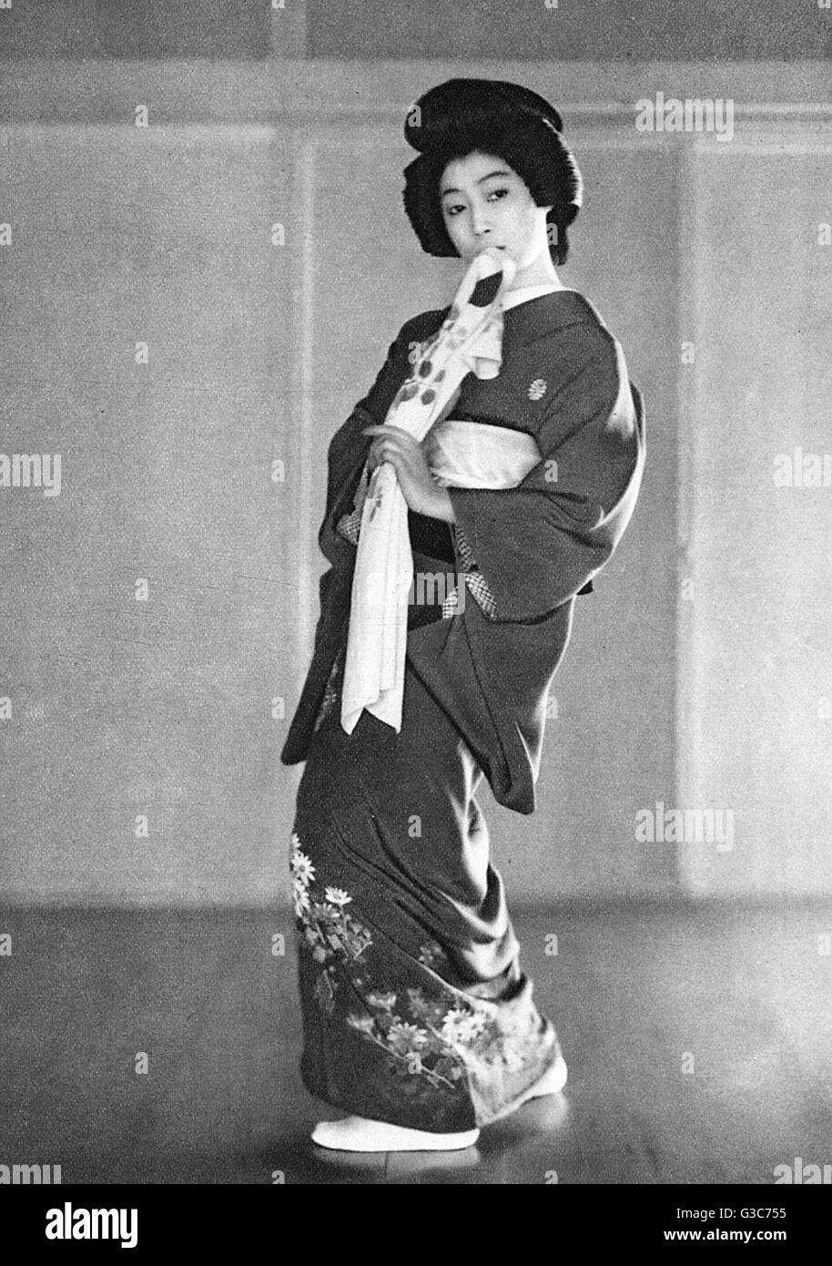 Traditional japanese woman with kimono Black and White Stock Photos ...