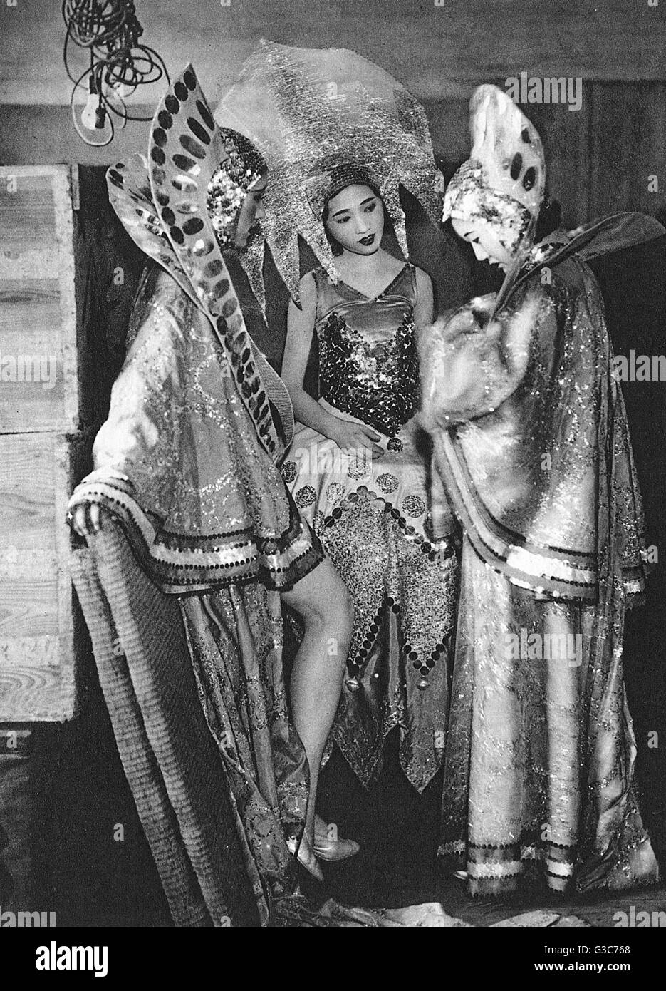 Three Japanese chorus girls Stock Photo Alamy