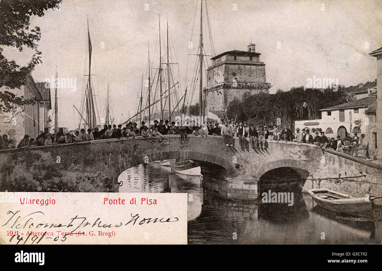 Italy - Viareggio - Townsfolk on Pisa Bridge (Ponte de Pisa) Stock Photo