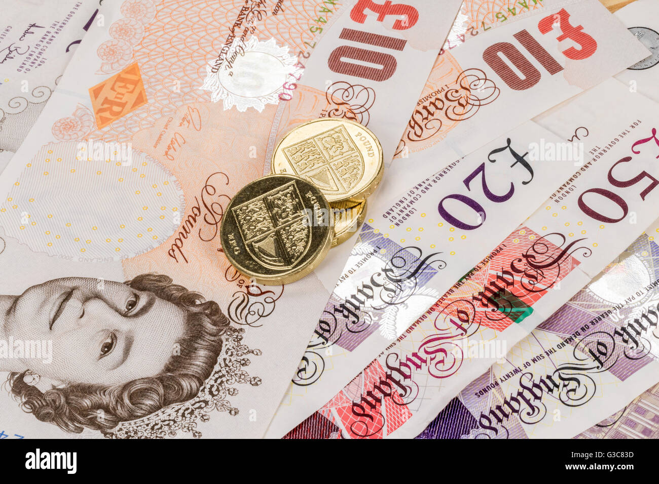 Close-up image of UK currency banknotes and one pound coins Stock Photo