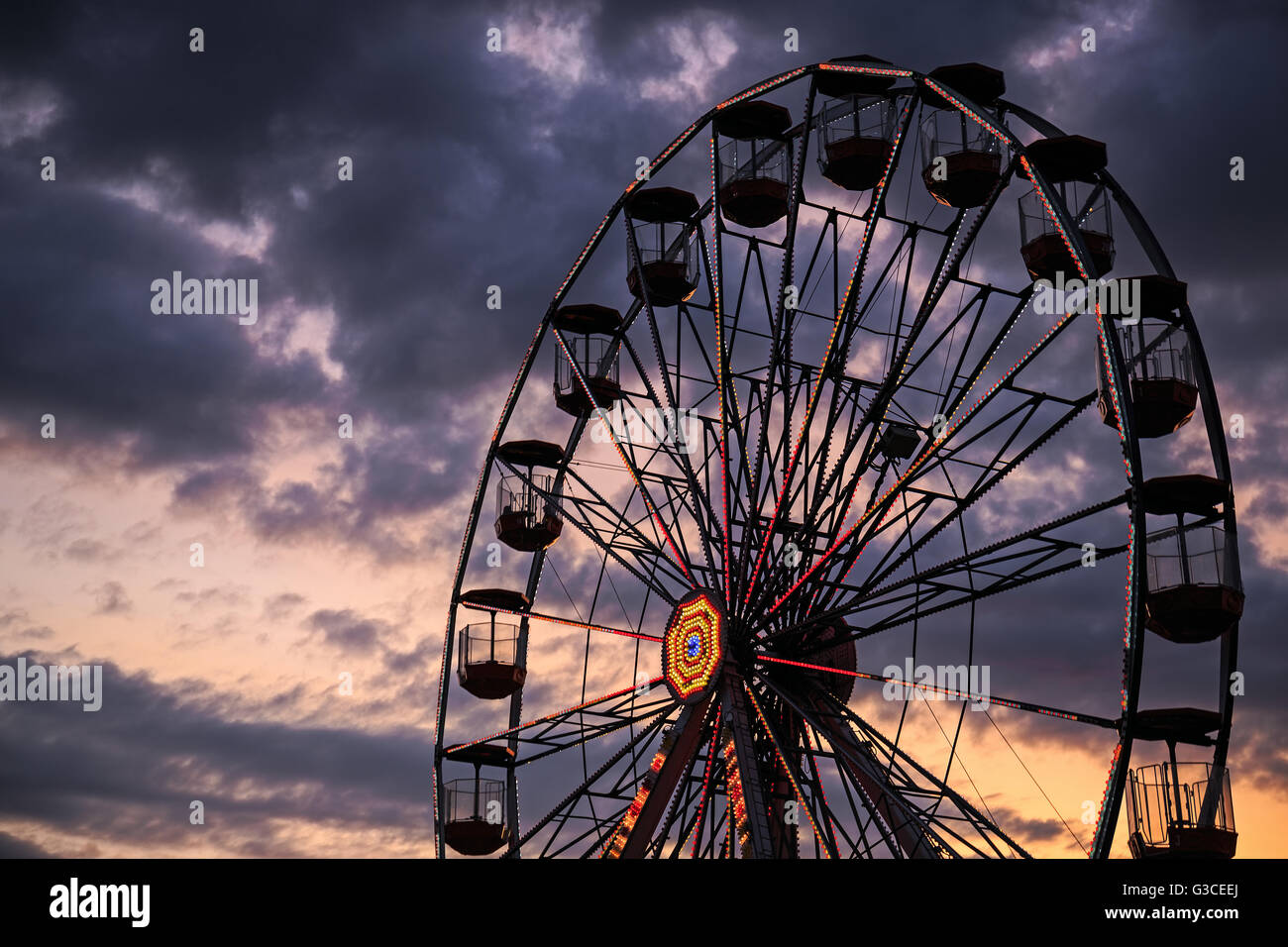 Amusement ferris wheel hi-res stock photography and images - Alamy
