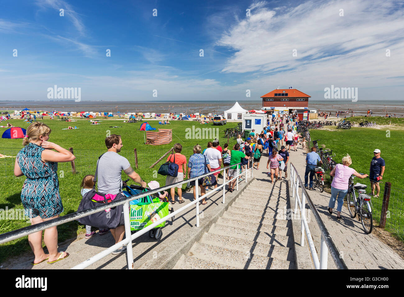 Entrance to the beach, bathers, pay kiosk, fees for the beach, meadow, beach of Hooksiel, district of the municipality Wangerland, district of Friesland, Stock Photo