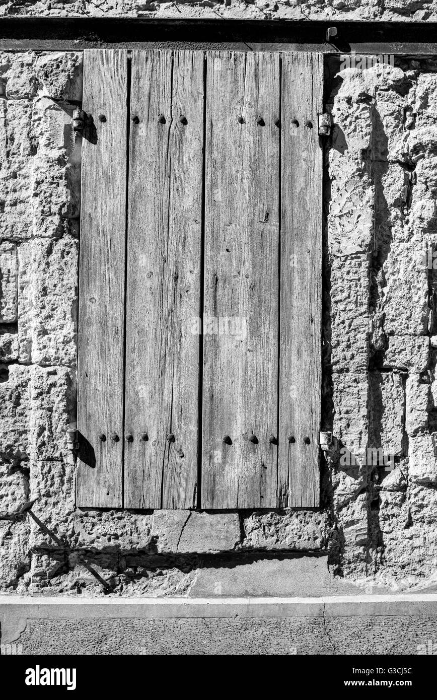 Old window in Arles, Bouches-du-Rhone, Provence-Alpes-Cote d'Azur, Southern France, France, Europe, Stock Photo