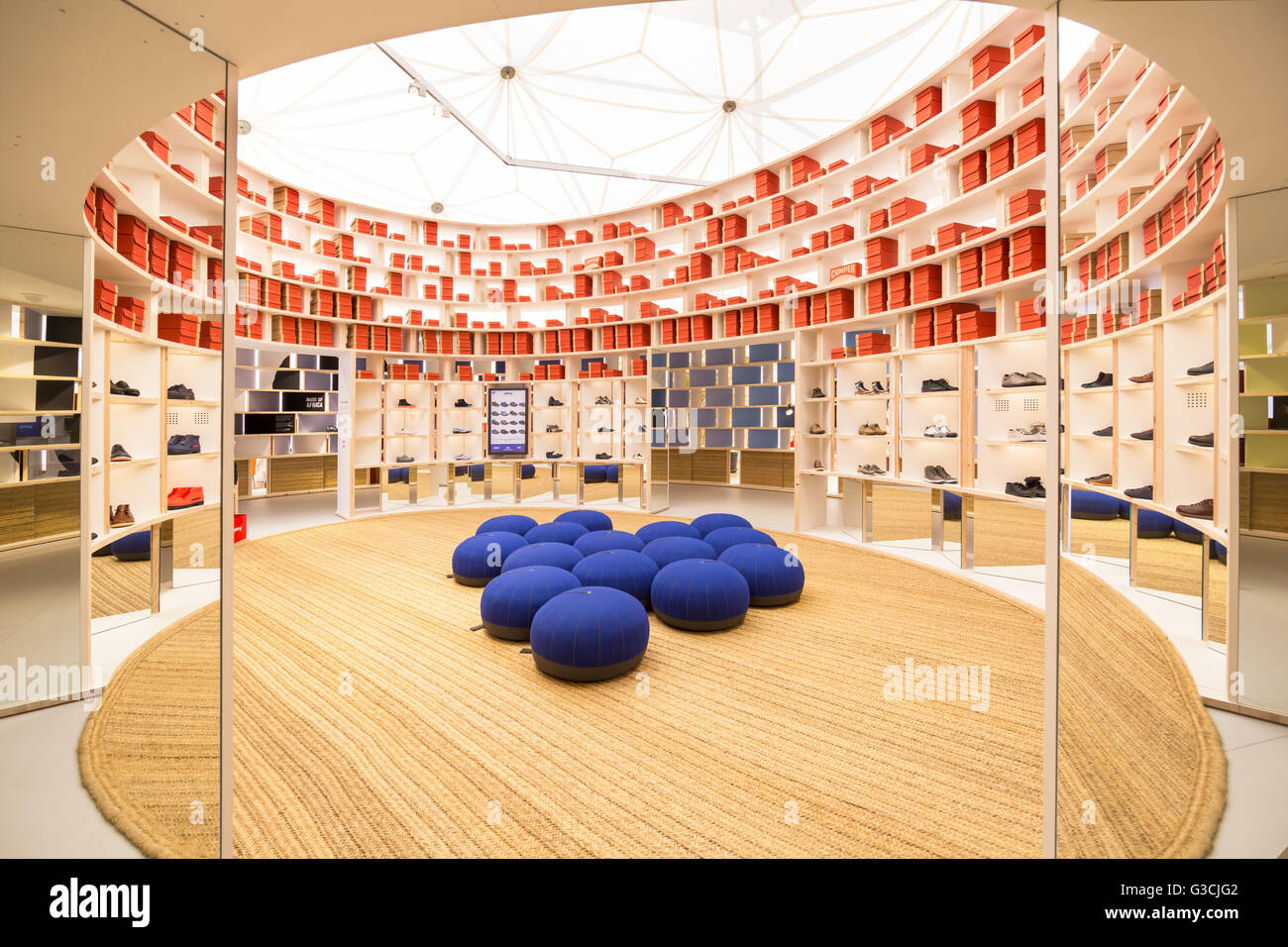 Shoe store interior hi-res stock photography and images - Page 2 - Alamy