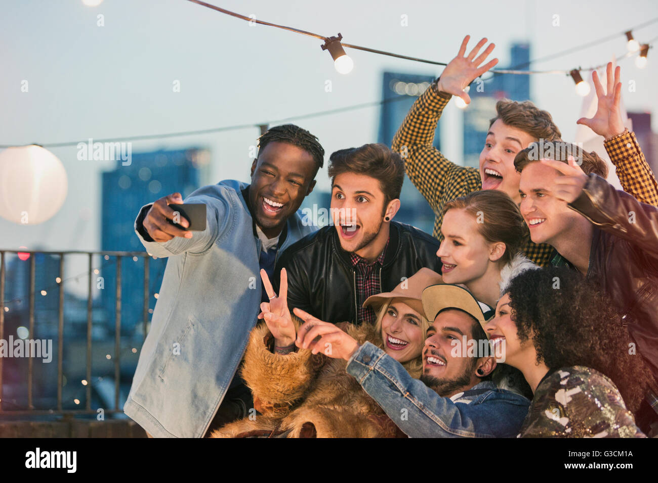 Adult cheering hi-res stock photography and images - Alamy