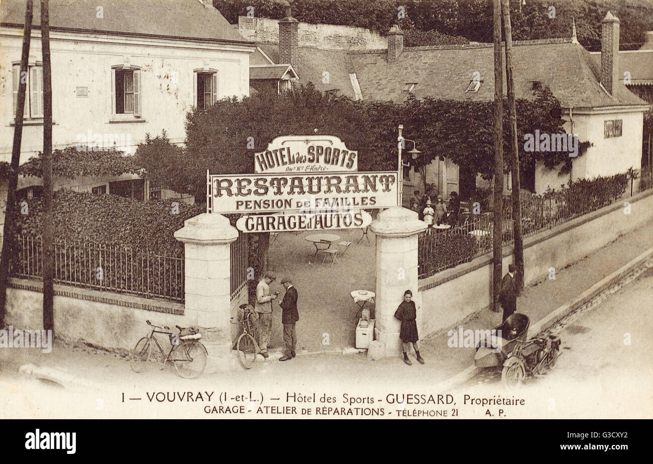 Carte postale, photo un garage/atelier en France c. 1920 Carte postale, photo un garage/atelier en France c. 1920