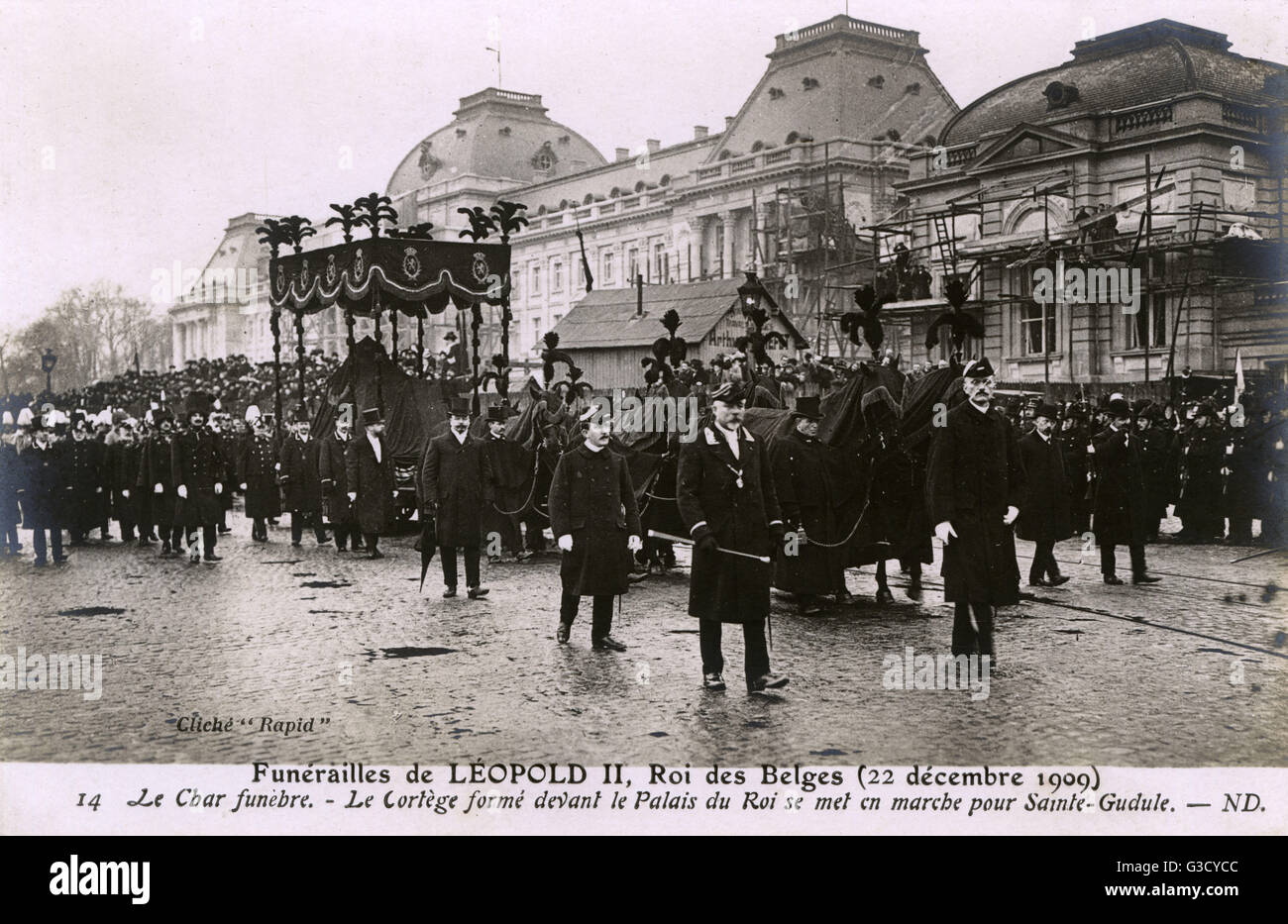 Funeral Cortege of Leopold II, King of Belgium processes slowly through the street of Brussels on 22nd December 1919 - here it is passing the Royal Palace.     Date: 1909 Stock Photo