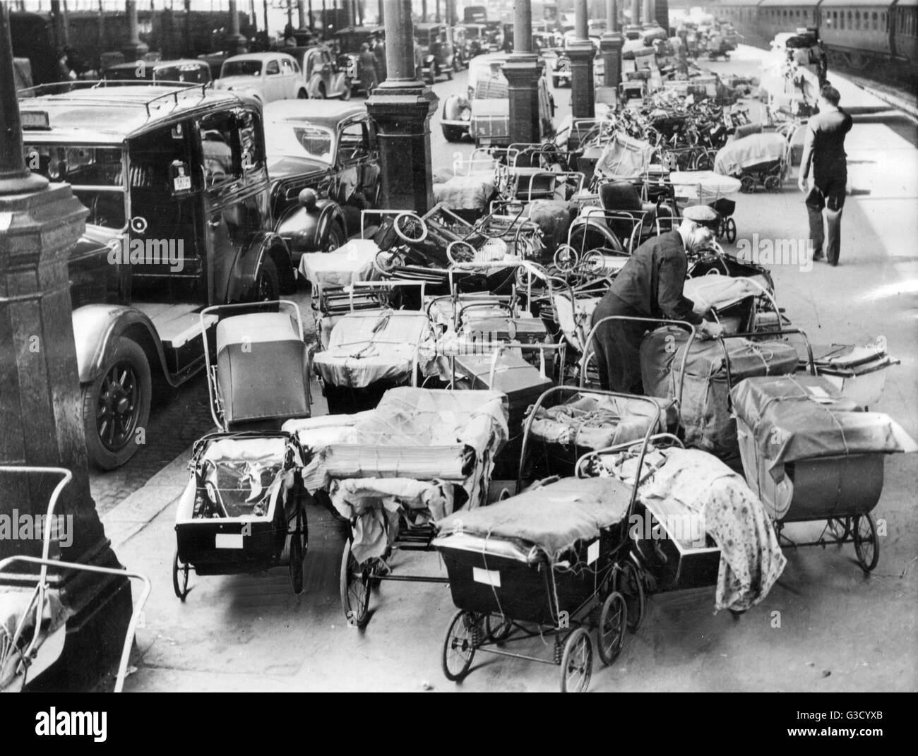 WW2 - Prams containing possessions return to Euston, London, following Evacuees heading home after the passing of the V1 and V2 rocket attack scare - September 1944.     Date: 1944 Stock Photo