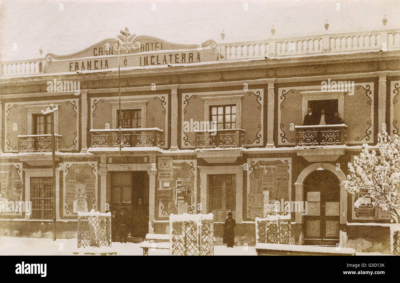 Gran Hotel Francia e Inglaterra in the main city square of Oruro, Bolivia, South America, during a period of cold weather, with snow in evidence.      Date: circa 1910 Stock Photo