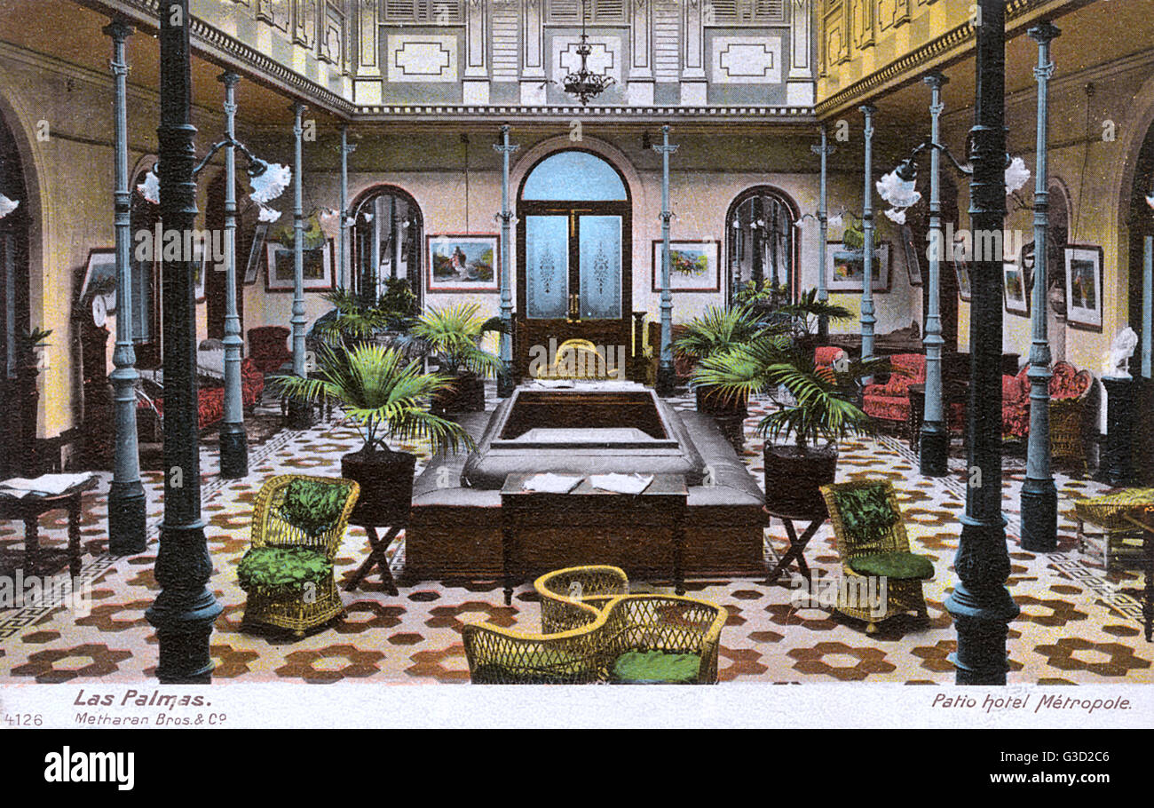 Courtyard (Palm Court) of the Metropole Hotel, Las Palmas, Gran Canaria, Canary  Islands, Spain. Date: circa 1910s Stock Photo - Alamy