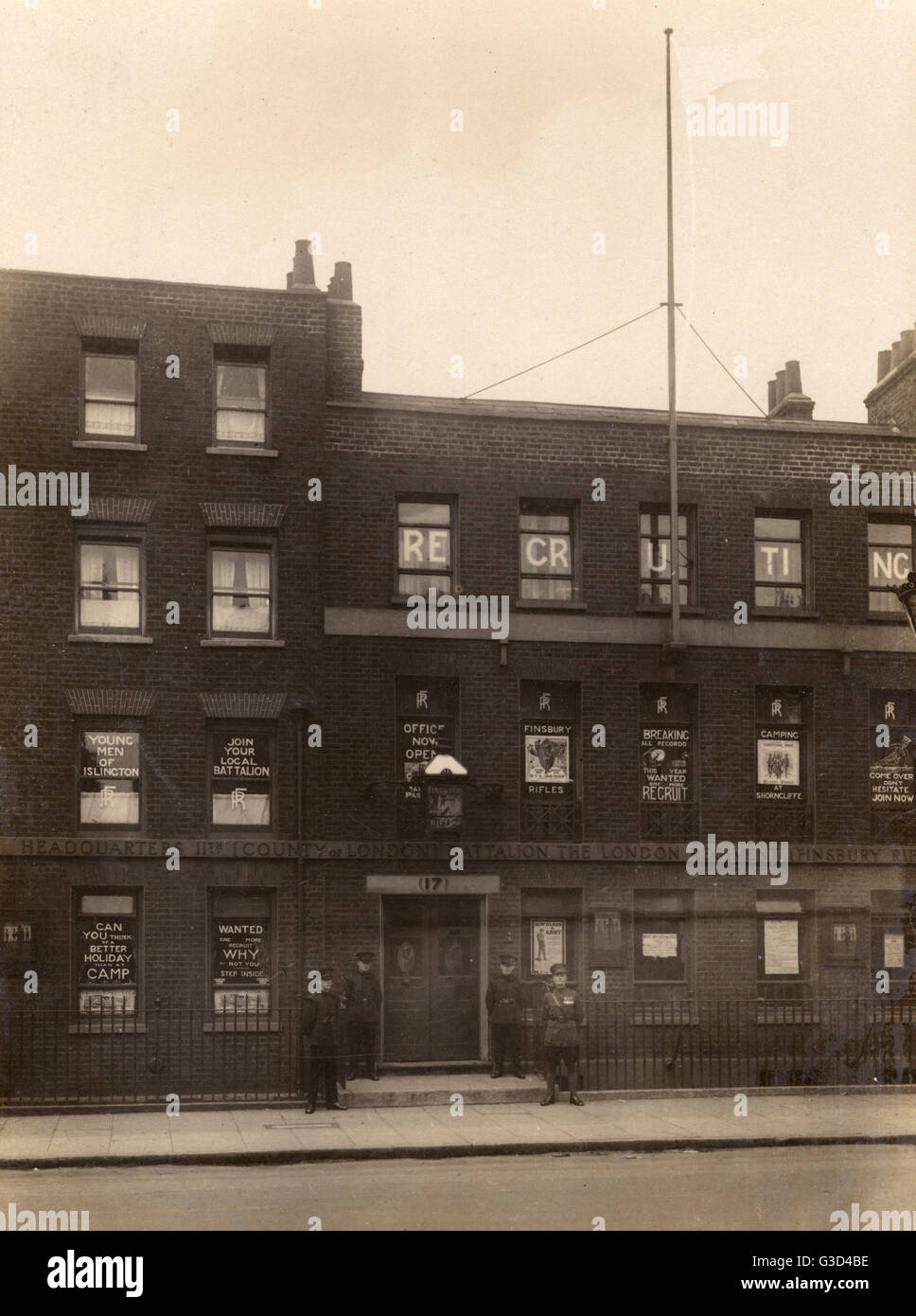Finsbury Rifles recruiting headquarters and drill hall, 17 Penton Street, Islington, North London, around the start of the First World War.      Date: circa 1914 Stock Photo