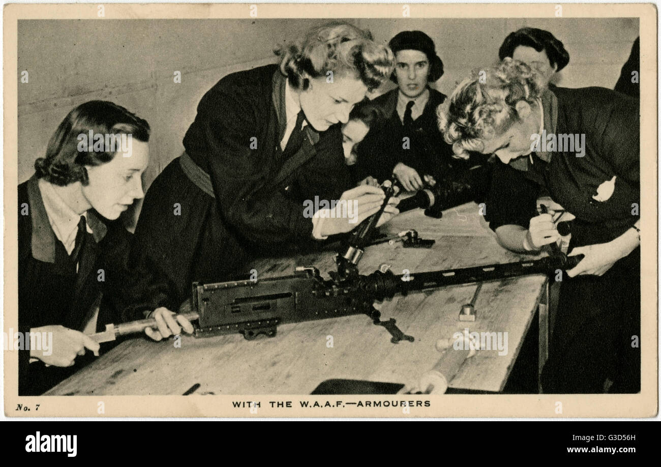 WW2 - With the W.A.A.F. - Armourers Stock Photo