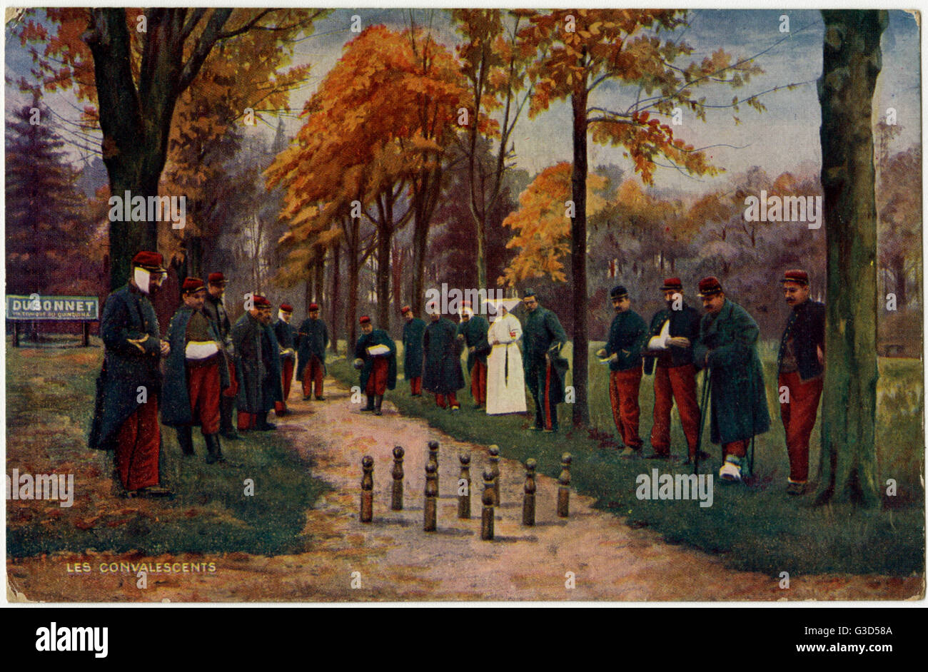 WW1 - Wounded French soldiers playing skittles Stock Photo