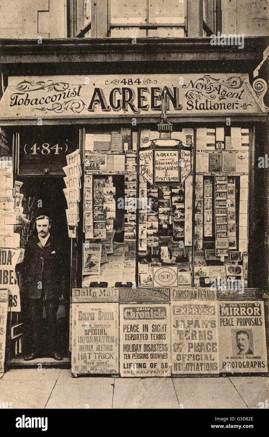 Tobacconist, newsagent and stationer, 1905 Stock Photo