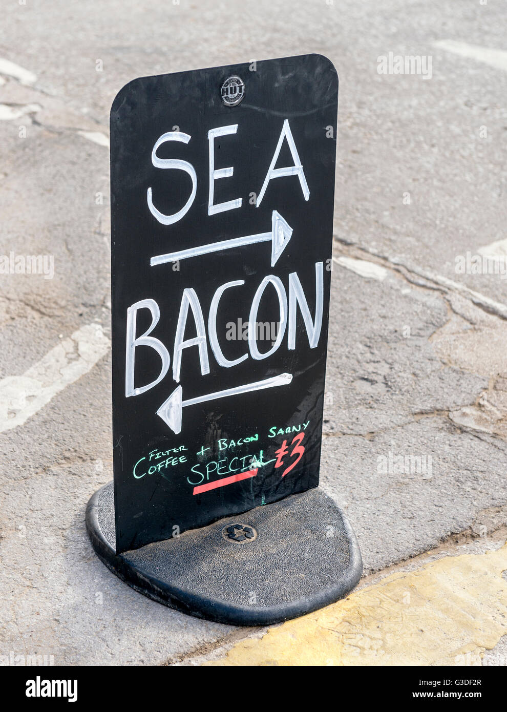 An amusing sign in front of a café on Filey's Cobble Landing Stock Photo