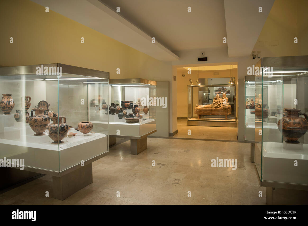 Italien, Rom, Museo Nazionale Etrusco di Villa Giulia, im Hintergrund der Sarcofago degli Sposi Stock Photo