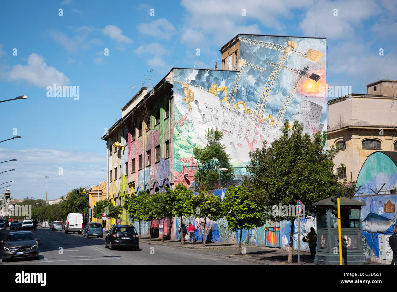 Italien, Rom, Via del Porto Fluviale, ehemaliges Militärgebäude Stock Photo  - Alamy