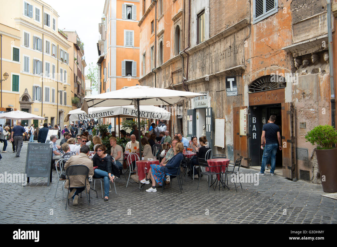 Italien, Rom, Via del Portico d'Ottavia im Römischen Ghetto, Ristorante Il  Portico Stock Photo - Alamy