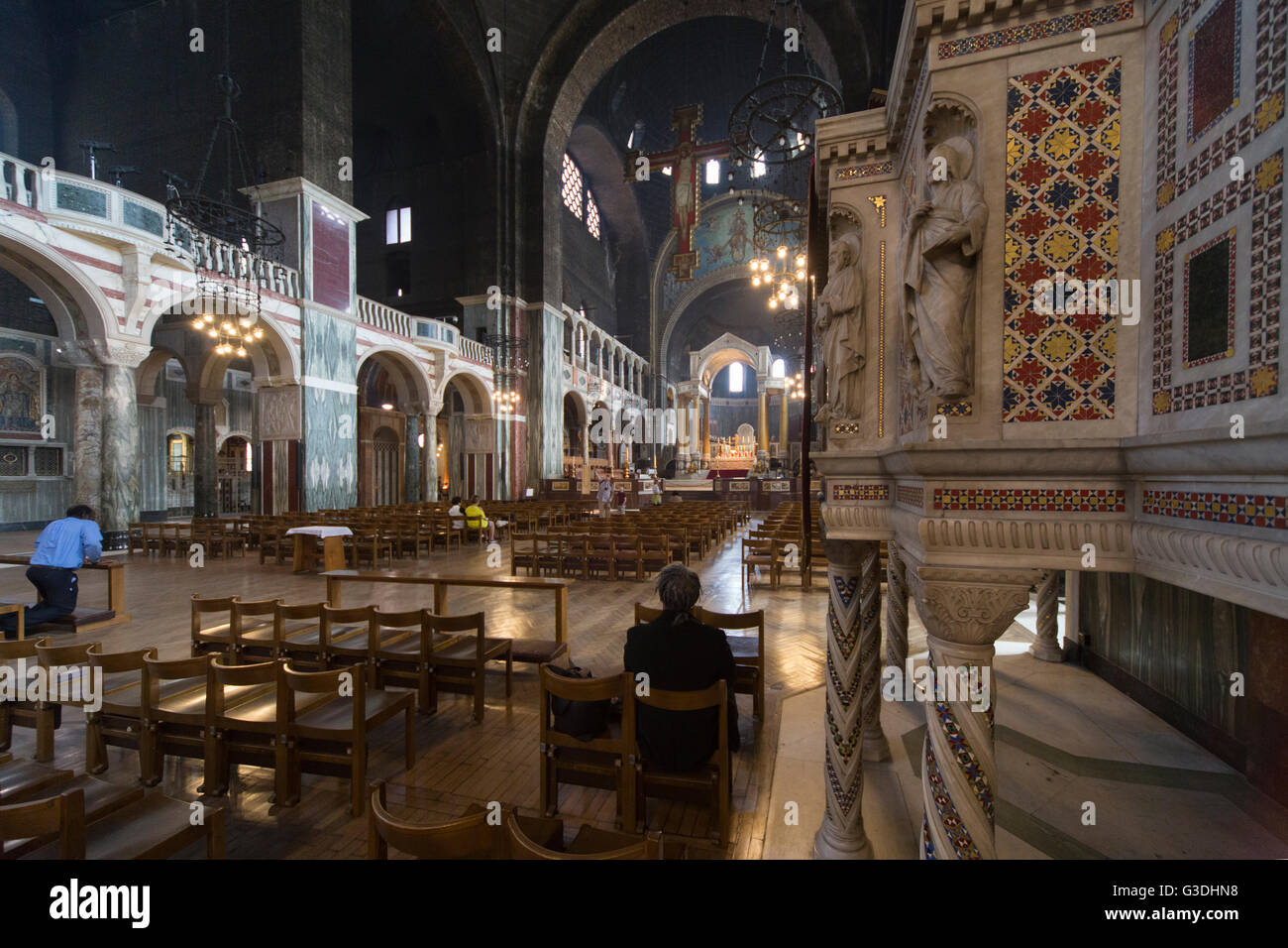 interior-of-westminster-cathedral-showing-the-sanctuary-roman