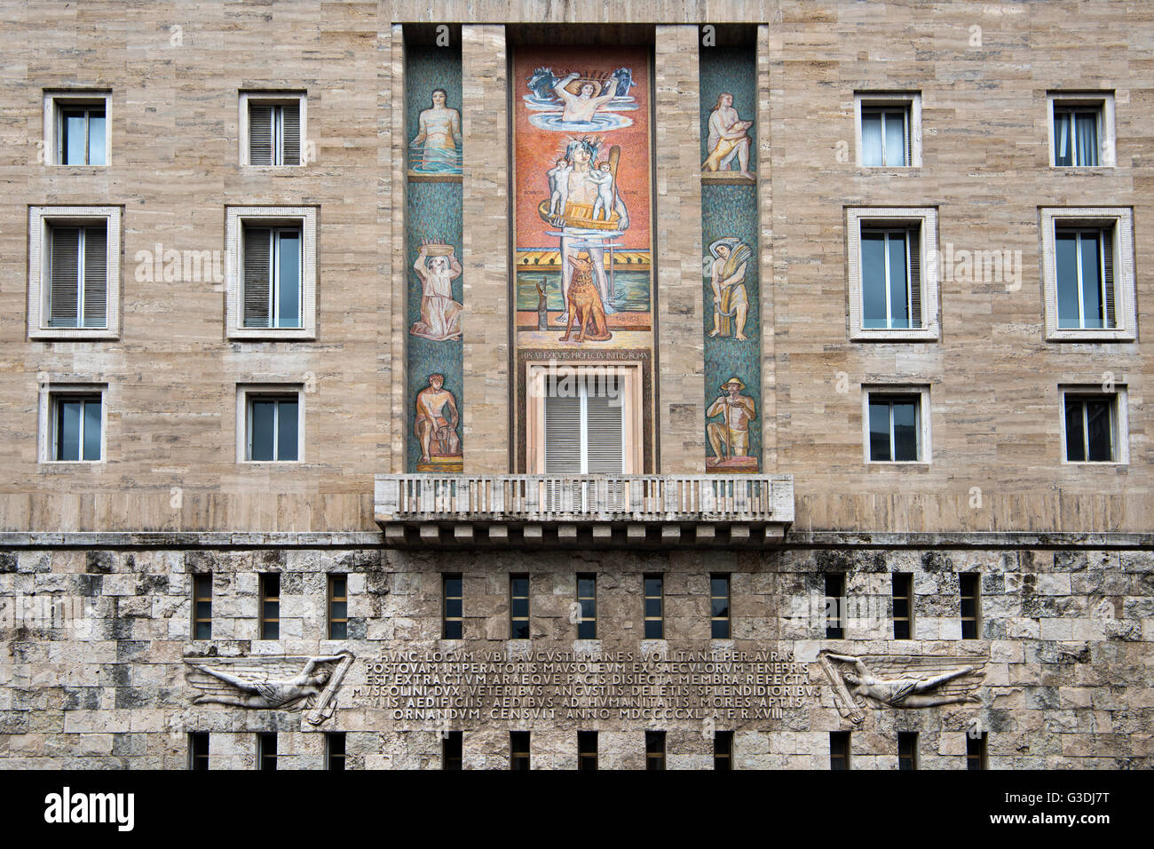 Italien, Rom, Via dei Pontefici, am Piazza Augusto Imperatore, Faschistische  Architektur von Mussolini, neben dem Mausoleum von Stock Photo