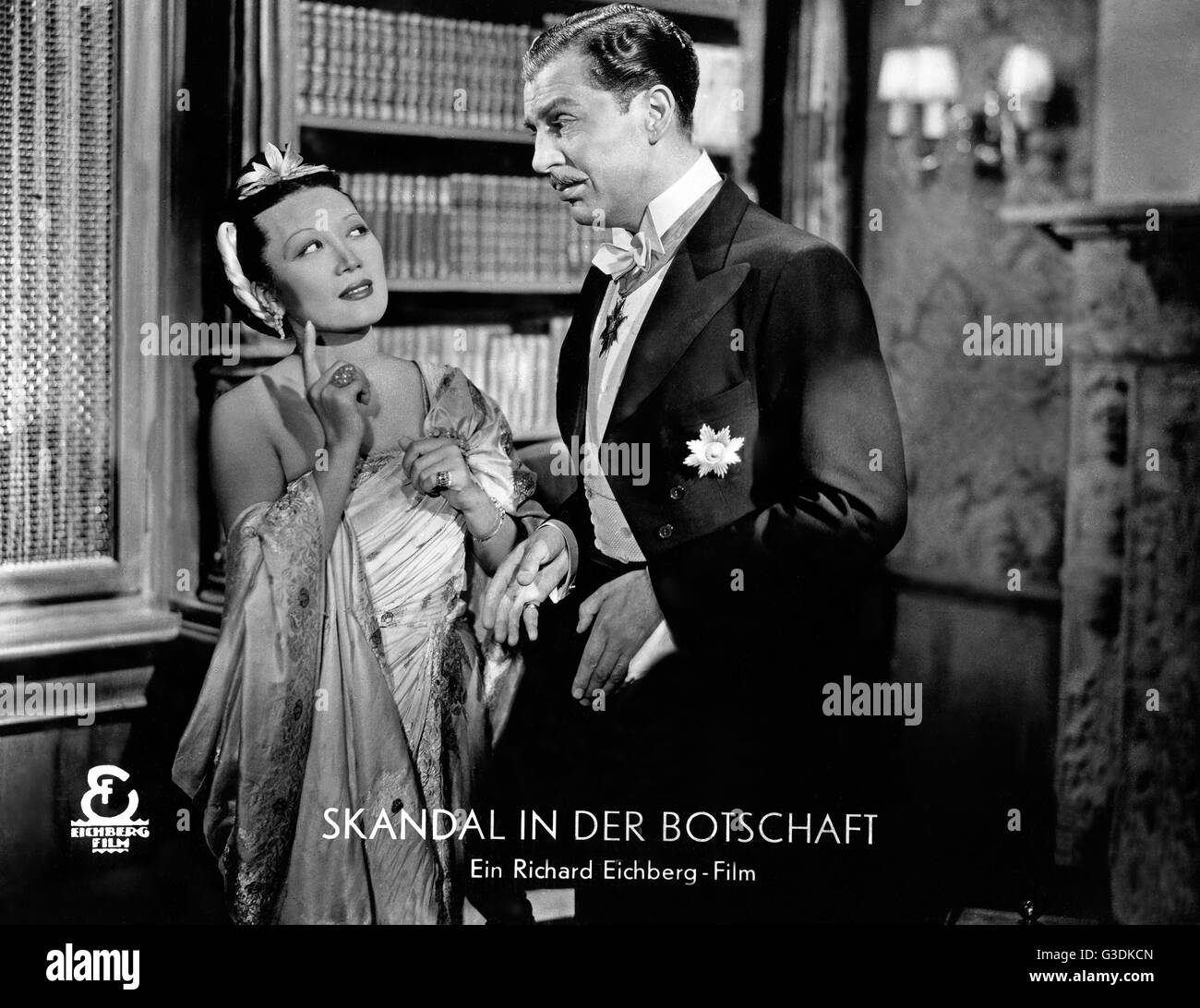 Skandal in der Botschaft, Deutschland 1950, Regie: Erik Ode, Darsteller: Michiko Tanaka, Viktor de Kowa, Stock Photo