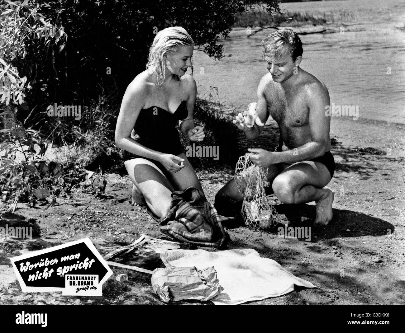 Worüber man nicht spricht - Frauenarzt Dr. Brand greift ein, Deutschland 1958, Regie: Wolfgang Glück, Darsteller: Antje Geerk, Albert Rueprecht Stock Photo