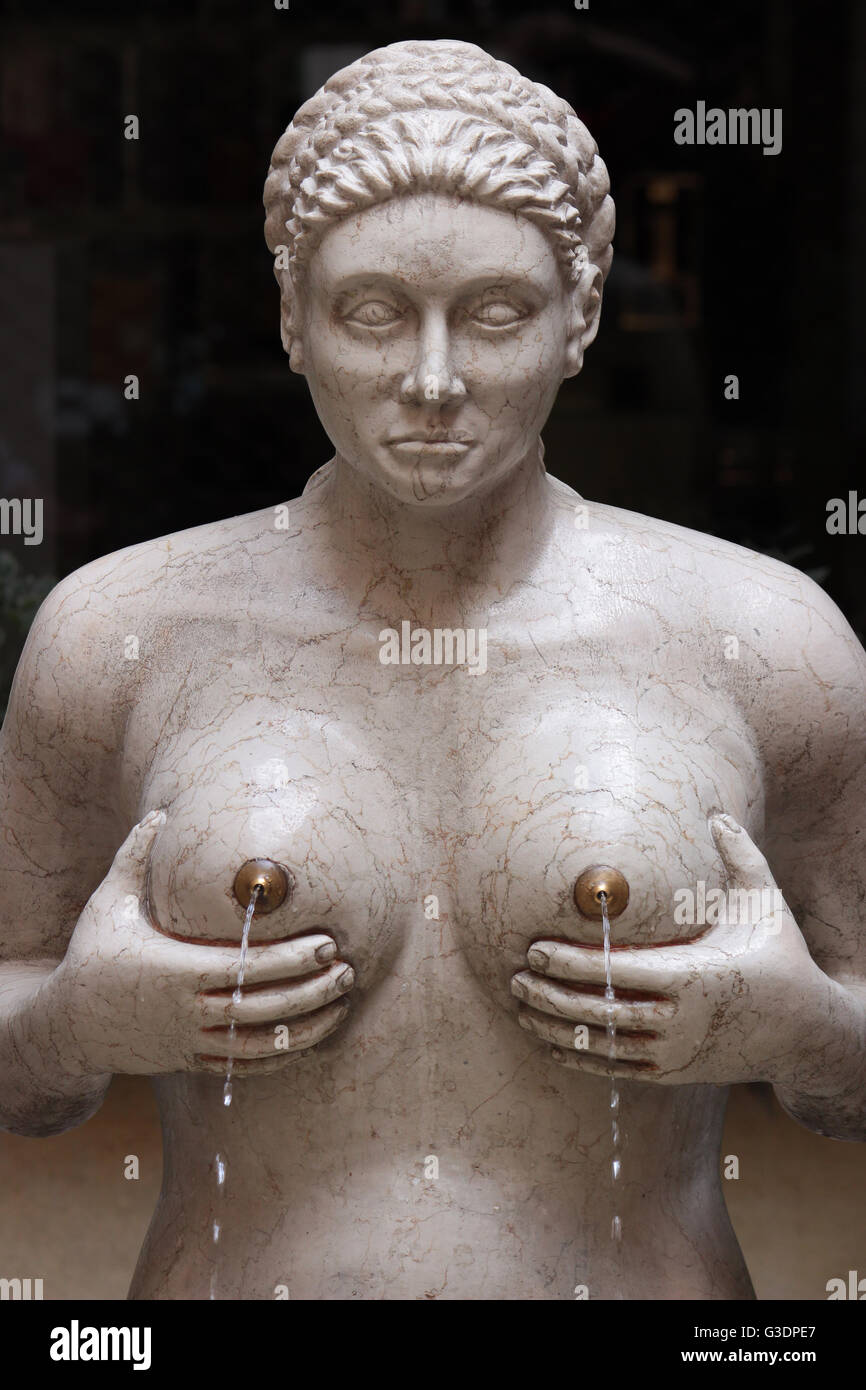 Statue of the Fountain of tits, Italy Stock Photo - Alamy