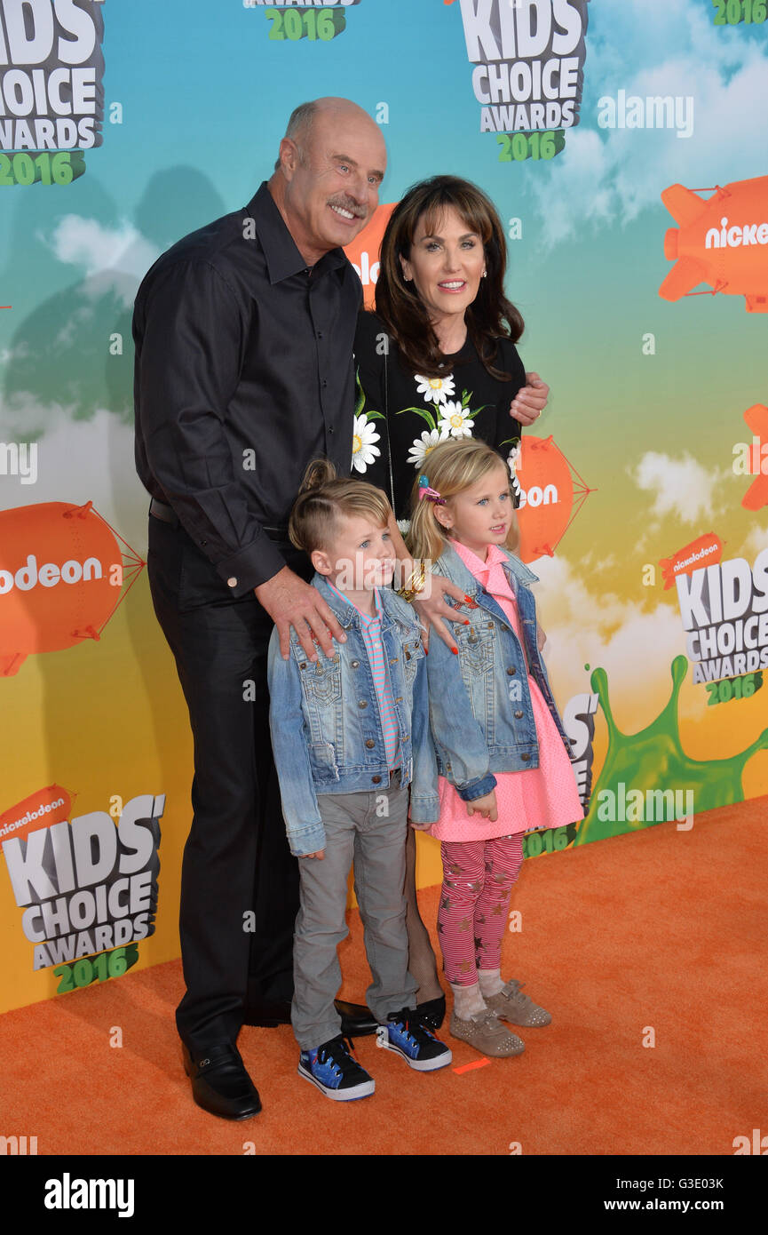 LOS ANGELES, CA MARCH 12, 2016 Dr. Phil McGraw & wife Robin McGraw
