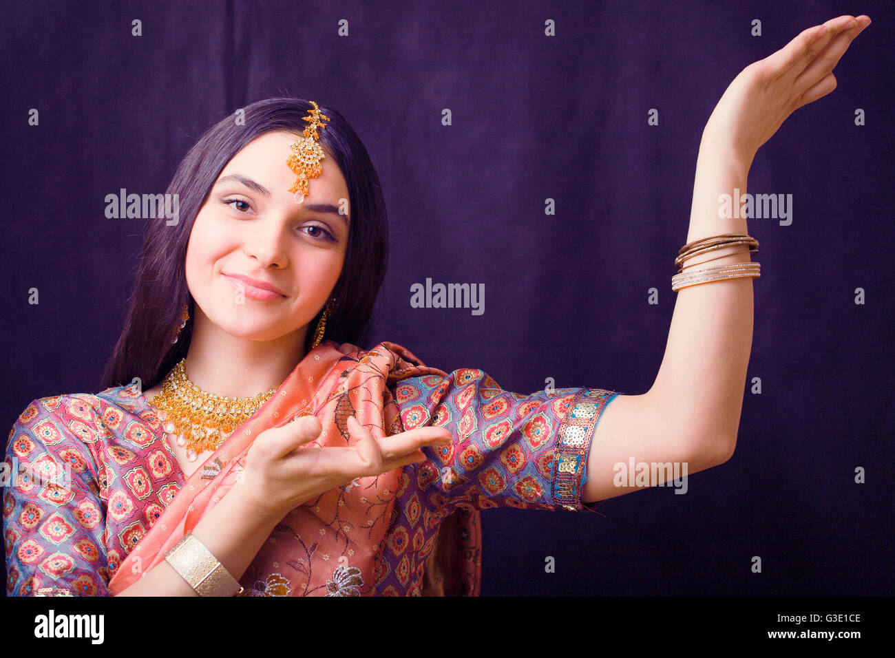 beauty sweet real indian girl in sari smiling Stock Photo - Alamy