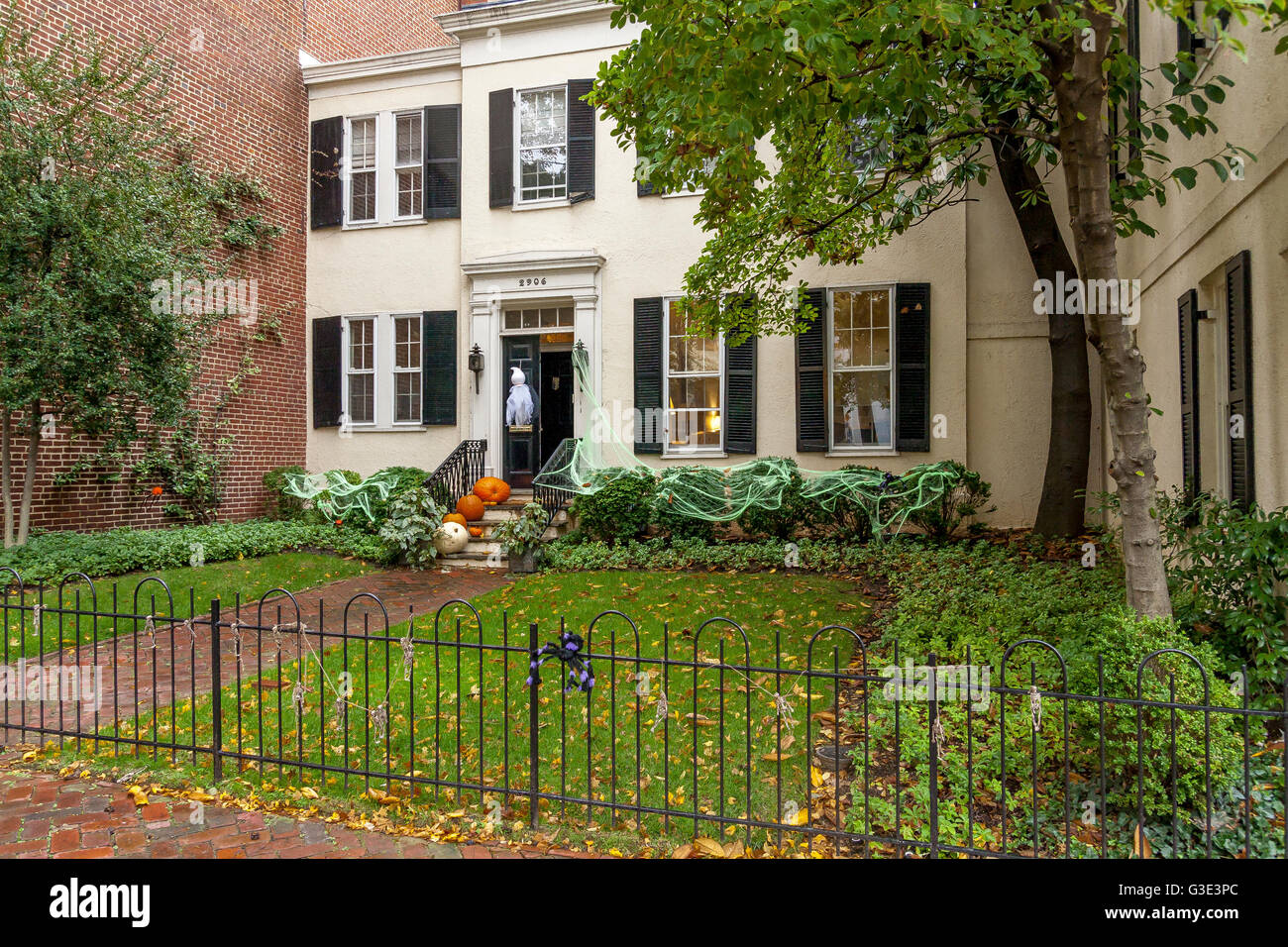 A house in Georgetown decorated with pumpkins and cowebs for  Halloween ,celebrations in the Georgetown area of Washington DC ,USA Stock Photo