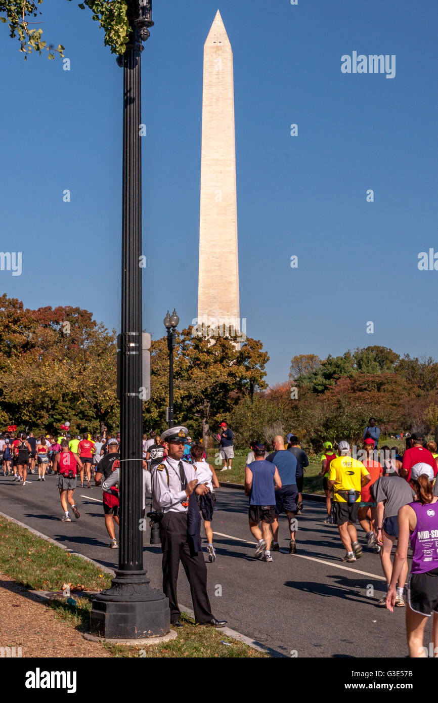Marathon Runners running in The Washington Marathon along the National