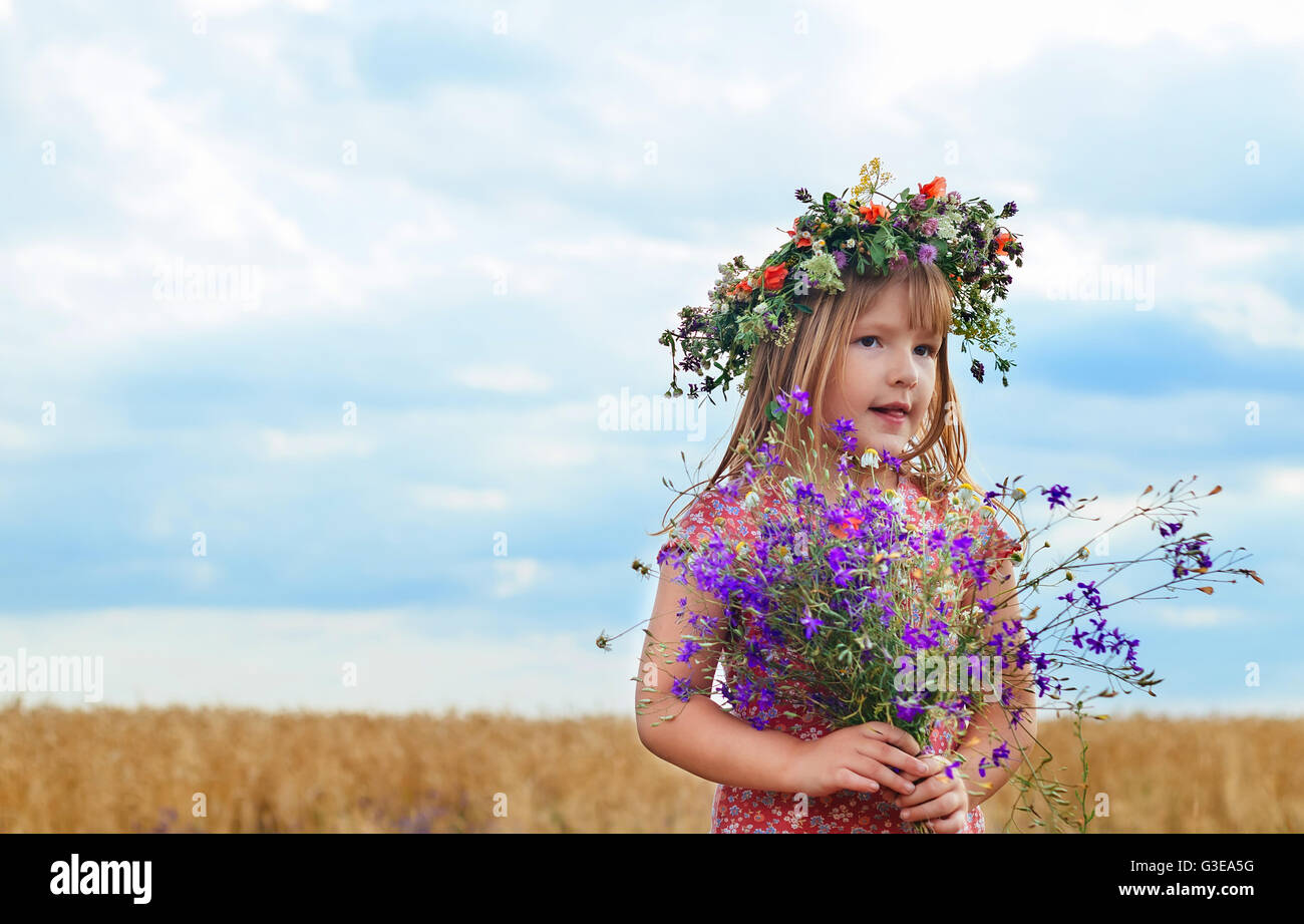 Cute little girl in summer wheat field Stock Photo - Alamy