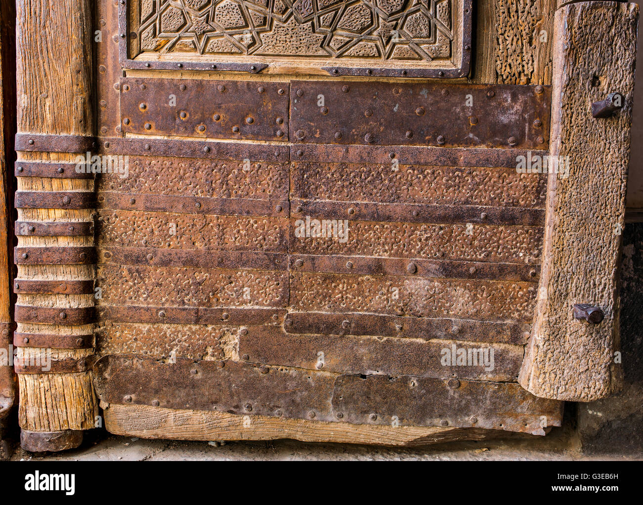 Mosque door wooden hi-res stock photography and images - Alamy