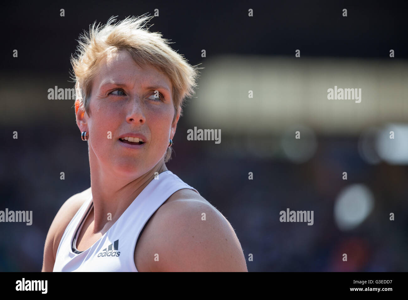 Throw over shoulder hires stock photography and images Alamy