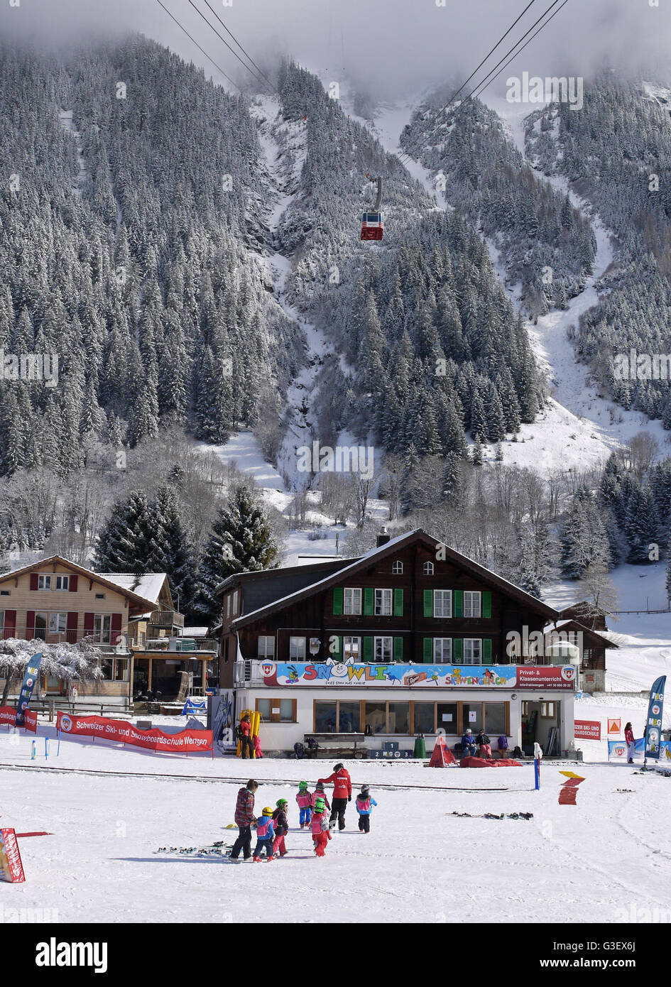 Ski school for children in the mountain village of Wengen, Switzerland Stock Photo