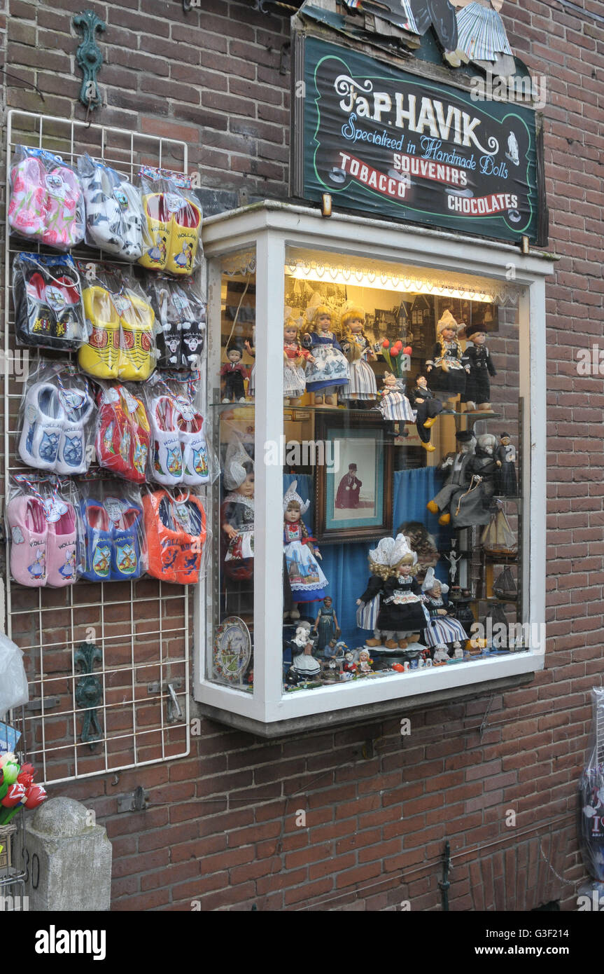 Holland, Volendam, harbour, Haven, souvenirs, glass display