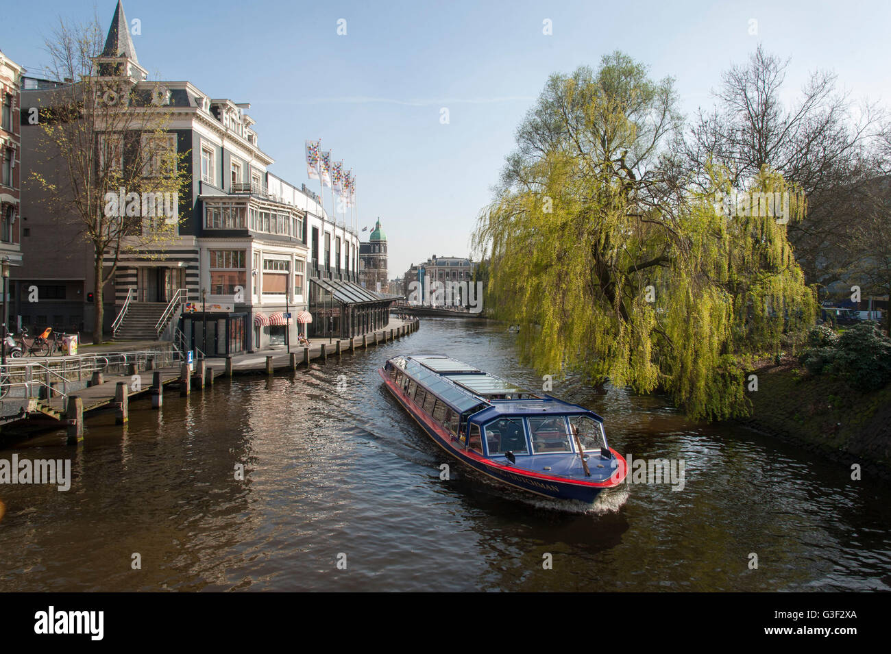 single 'Gracht' (boat), canal round trip (Grachtenrundfahrt) Amsterdam, Holland, Netherlands Stock Photo