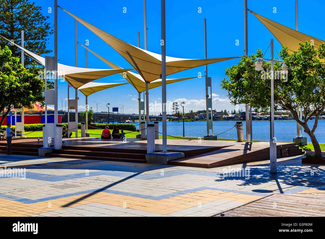 Front entrance plaza hi-res stock photography and images - Alamy