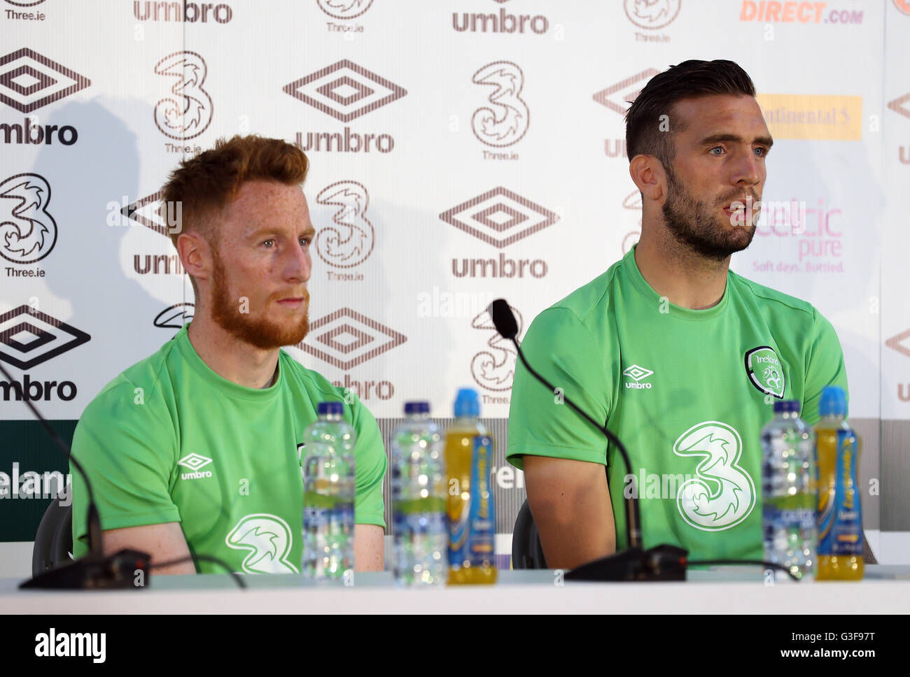 Republic of Ireland's Shane Duffy (right) and Stephen Quinn during a