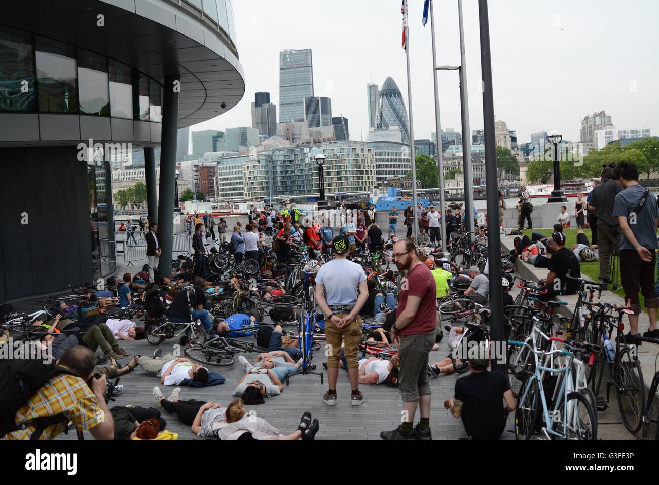 London, England. June 10th 2016. Cyclists lay down to symbolise cyclists who have died. Credit: Marc Ward/Alamy Live News Stock Photo