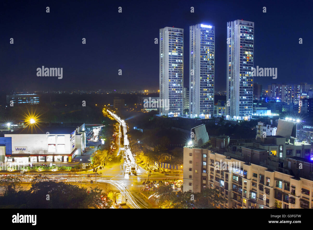 Mumbai, Maharashtra, India. 16th Jan, 2016. 16 Jan 2016 : Mumbai - INDIA.The Mumbai Skyline with Skyscrapers lit at night in the Malad Linking road and Inorbit Mall neighbourhood. © Subhash Sharma/ZUMA Wire/Alamy Live News Stock Photo