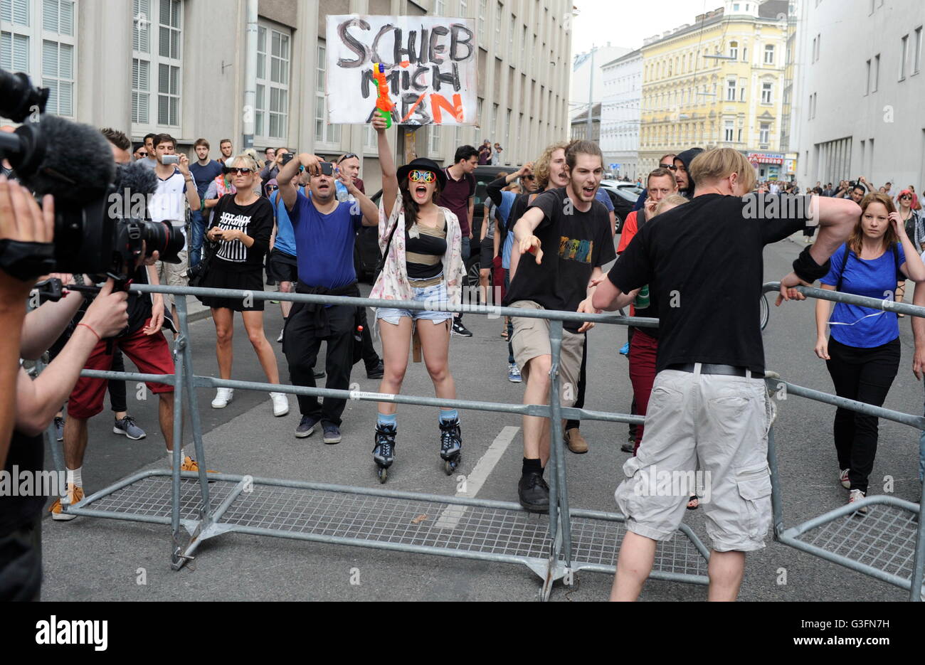 Vienna, Austria. 11th June, 2016. The demonstration of the rights identitary was a massive police presence to accompany the demonstration in front of the left counter-demonstrators to protect. Leftist counter-demonstrators block the demonstration of identitary. Credit:  Franz Perc / Alamy Live News Stock Photo