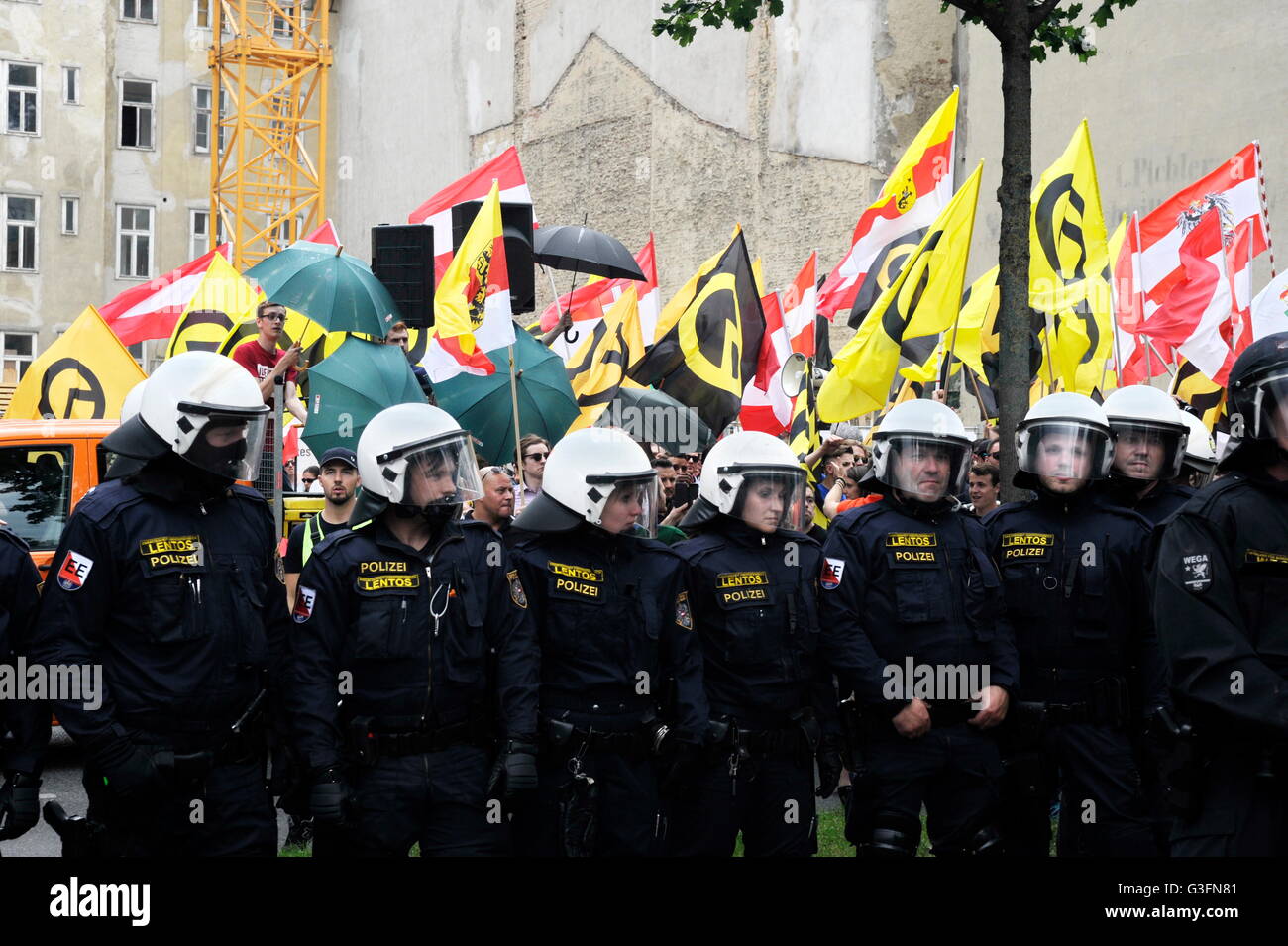 Vienna, Austria. 11th June, 2016. The demonstration of thethe identitarian was a massive police presence to accompany the demonstration in front of the left counter-demonstrators to protect. Activists of identitary have for 'a free and strong Europe of the future' demonstrated  in Vienna. Credit:  Franz Perc / Alamy Live News Stock Photo