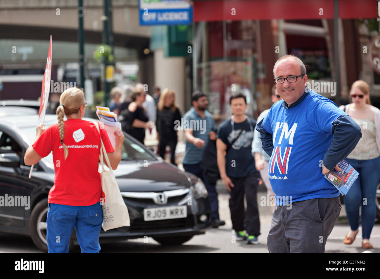 London, UK. 11 June 2016. Pro and Con Brexit Campaigners meet at Mill Hill World Village Market where the public was approached to vote in the upcoming EU referendum. Credit:  David Bleeker Photography.com/Alamy Live News Stock Photo