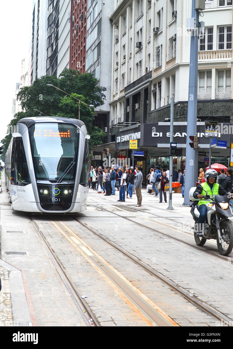 Downtown Rio de Janeiro, Brazil.09 June 2016.  Rio de Janeiro’s VLT, the new overground train system, is being tested and is carrying passengers, free of charge, from Santos Dumont’s airport to Praca Maua. AlessandraRC/Alamy Live News Stock Photo