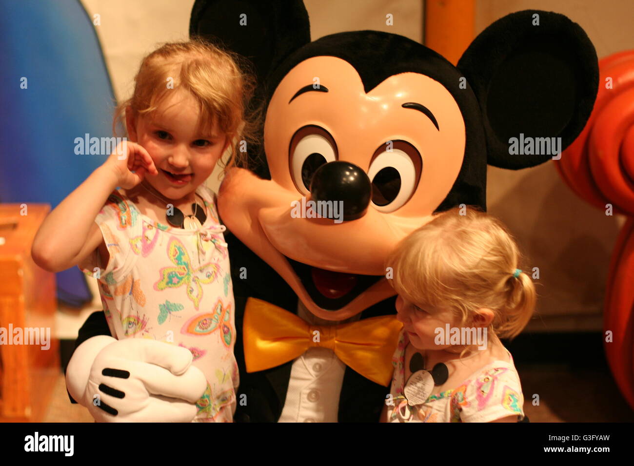 earn happiness characters disney magic kingdoms earn happiness characters disney magic kingdoms